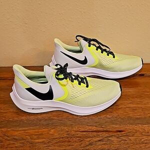 Women's Nike Zoom Winflo 6 sneakers, size 12